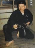 Soke Hatsumi showing how to throw shuriken